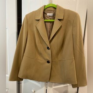 NWT women’s  blazer size 14W, NO smoke/smells/pets